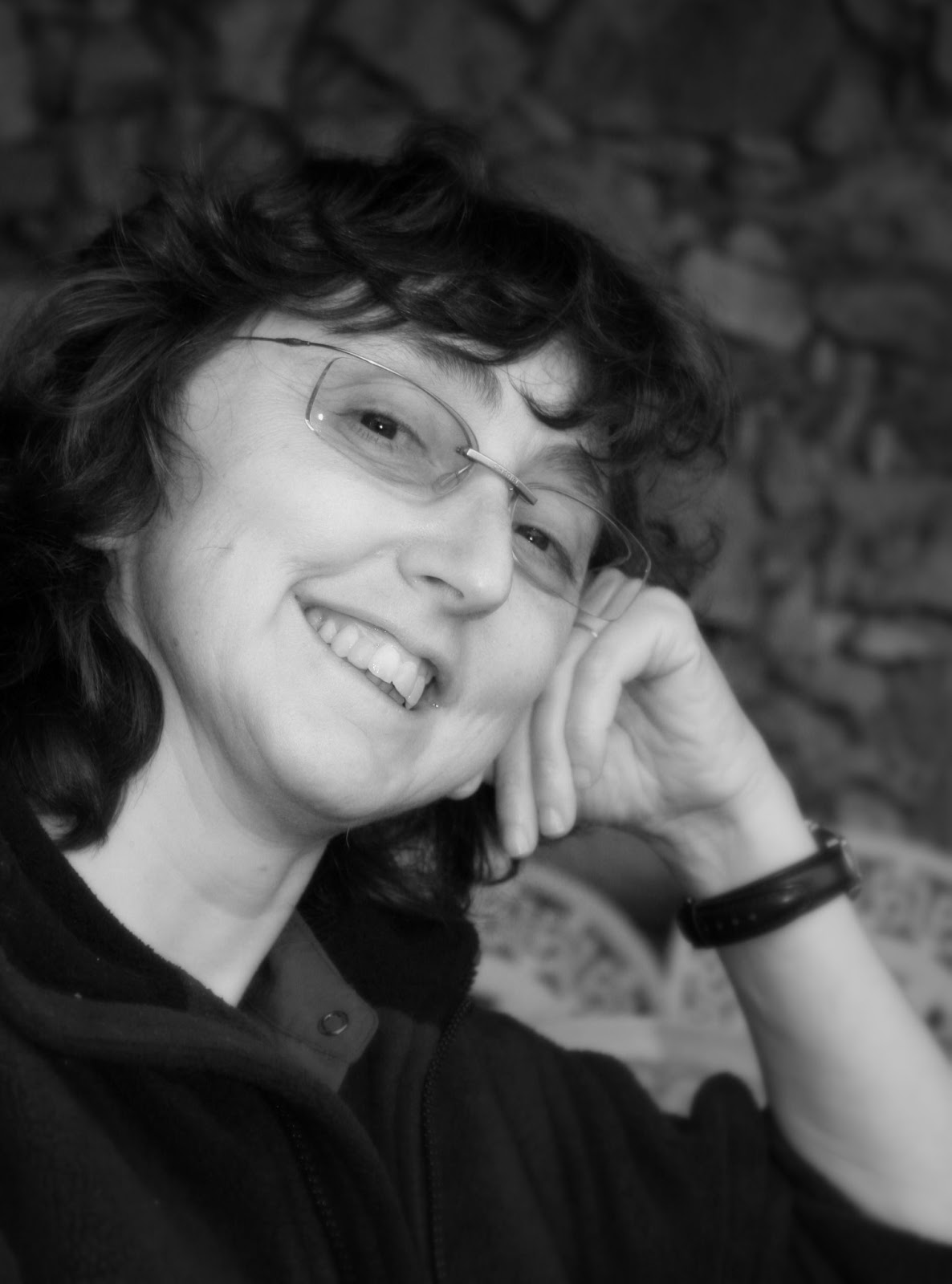 https://bo.simonsbooks.pt/fileuploads/LISTA DE AUTORES/_Foto Rita Vilela 2.jpg